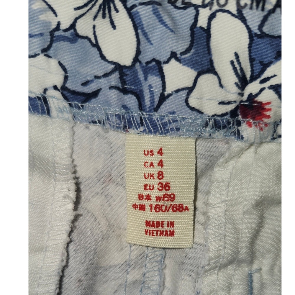 Khakis by Gap Womens Blue White Floral City 3 Inch Shorts Size 4 Mid Rise Summer - Picture 3 of 4